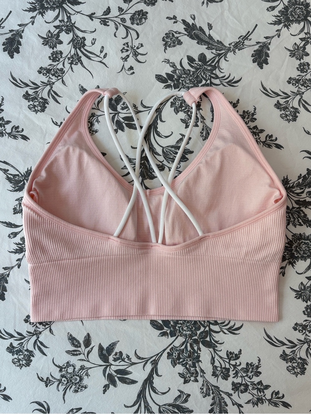 LIKE NEW! Puma Seamless Ribbed Sports Bra - Picture 2 of 6